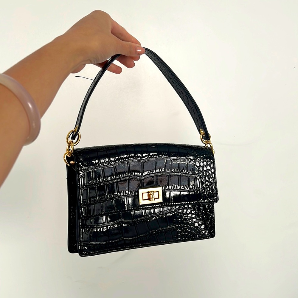 NEVER WORN: Black leather shoulder bag